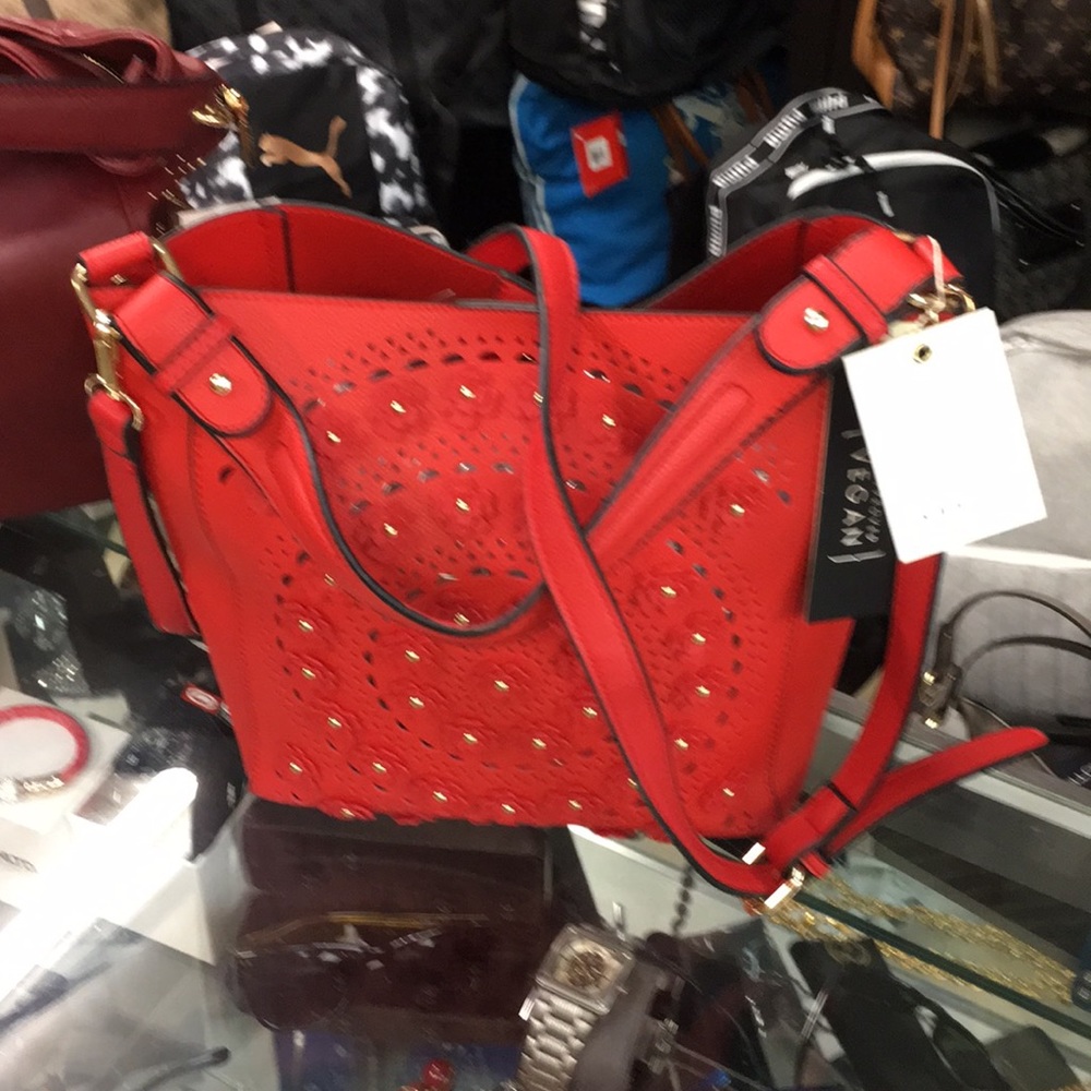 Isabelle handbag peta approves vegan